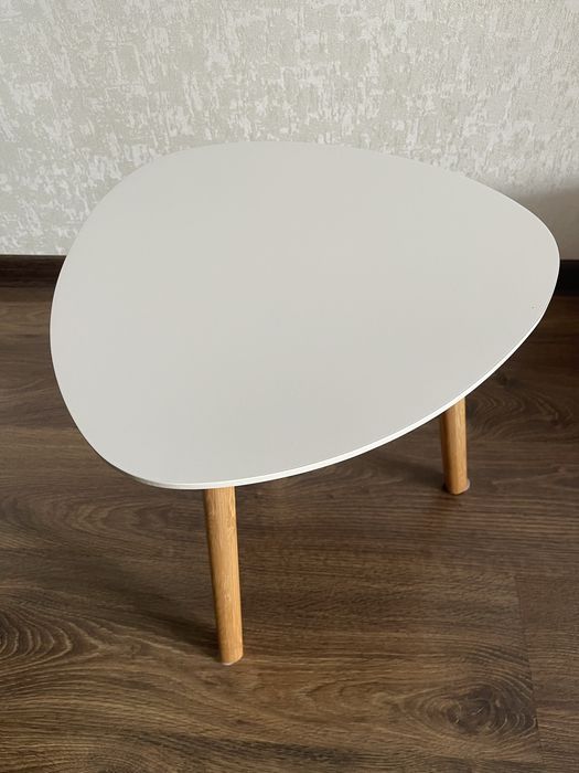 Столик JYSK TAPS 40*40 белый/ бамбук