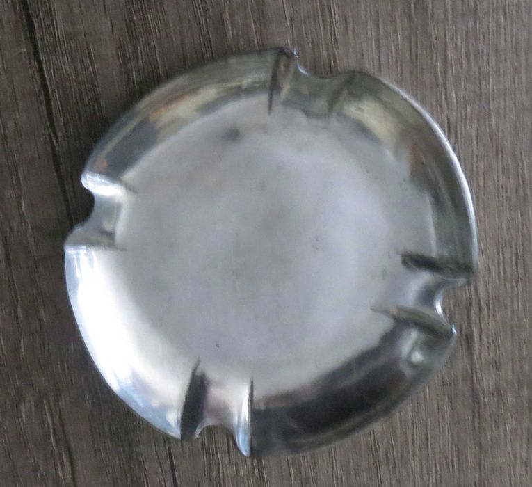 Antiguidades Cinzeiro em Estanho Marca DeCampos - Diâmetro: 10 cm