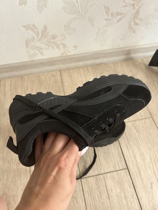 Кроссовки черные sinsay