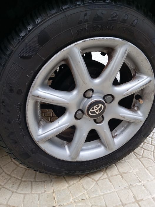 Toyota Corolla 1.9D em excelente estado geral