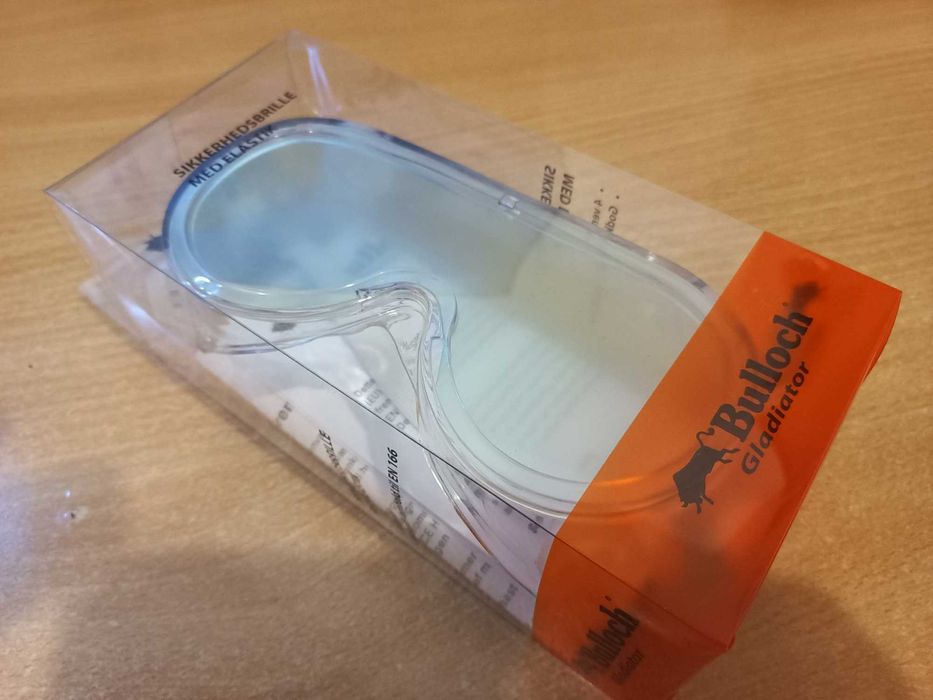 Защитные очки с непрямой вентиляцией