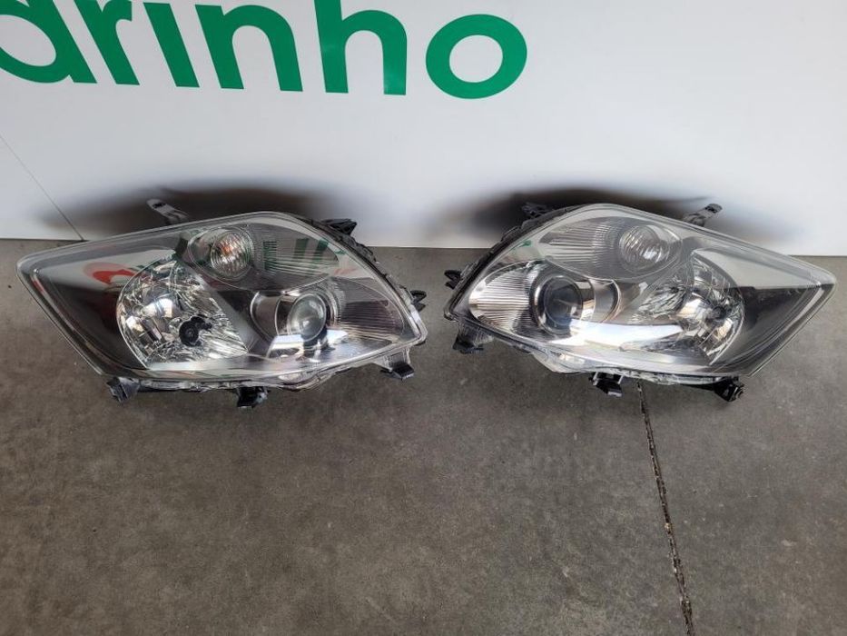 Faróis Xénon Toyota Auris 2008