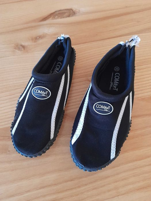 Buty plażowe (materiałowe) granatowo białe