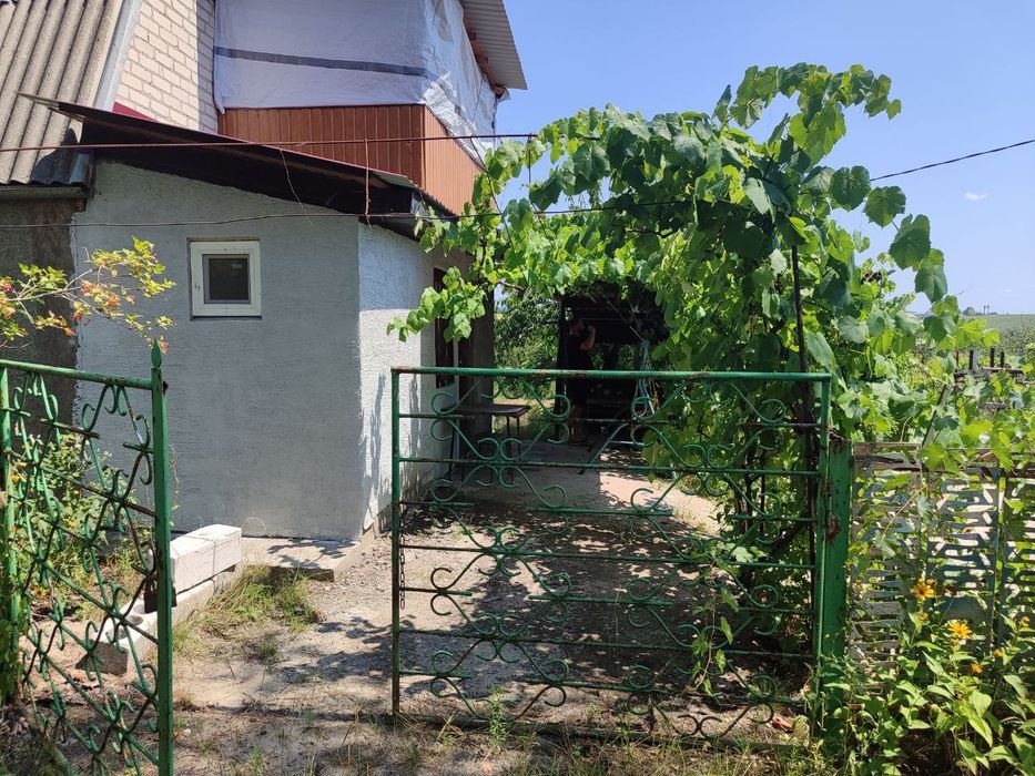 Продаж двоповерхового дачного будинку с. Вільне