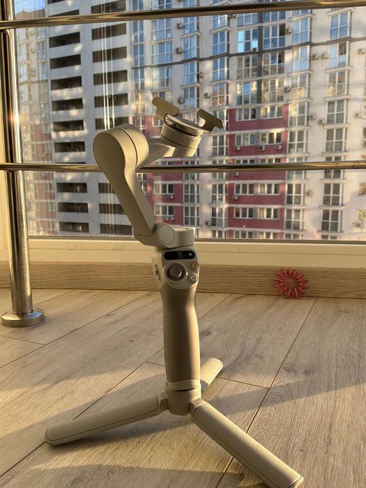 монопод-стабілізатор DJI Osmo Mobile SE