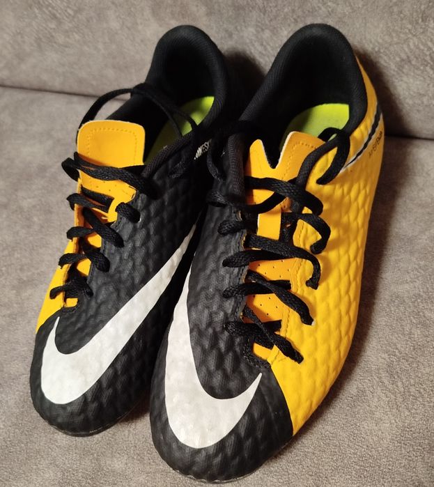 Футбольні  бутси NIKE  розмір  38,5 (24СМ)