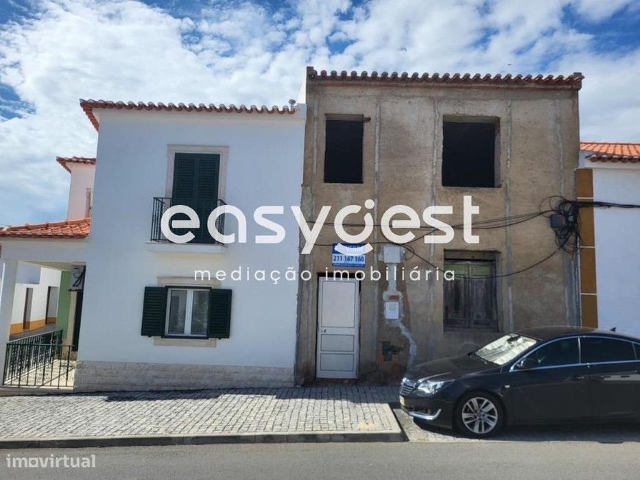 Moradia T4 em fase de construção com 2 pisos localizada em Cuba