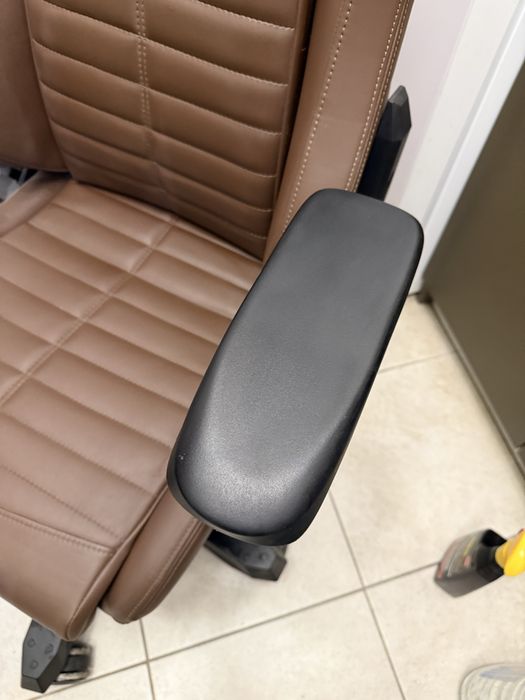Продам игровое кресло dxracer master max