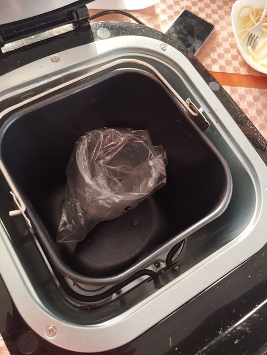 Хлібопічка Saturn