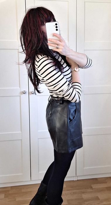 Peruka Włosy Syntetyczne Czarne z Pasemkami