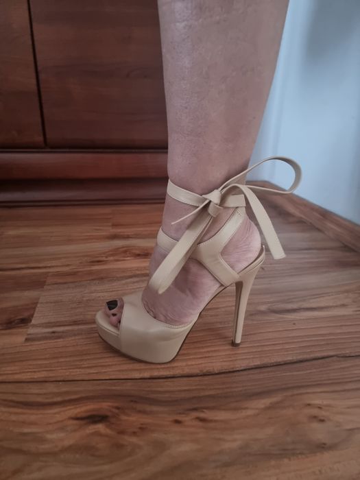 Buty Guess rozmiar 36