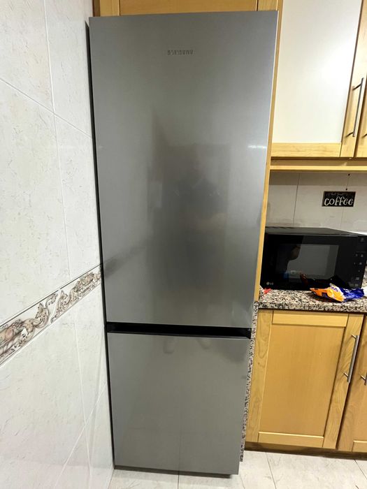 Frigorífico Combinado SAMSUNG RB34T600CSA – Inox