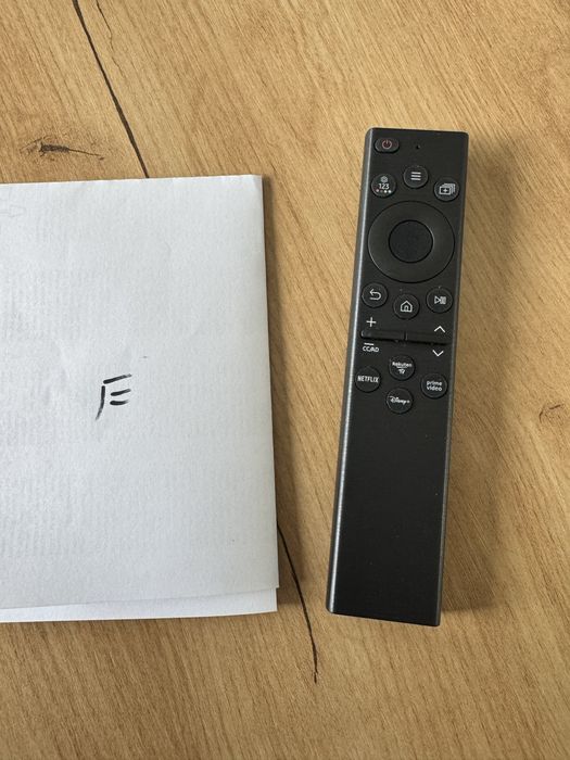 pilot Samsung Smart TV, prawdopodobnie model BN59-01386M lub podobny z serii 2022.