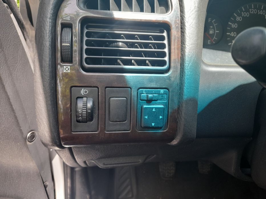 Toyota avensis t 22 , 2.0 td 2002 года