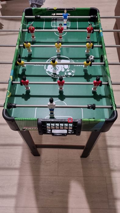 Настольный футбол на штангах.