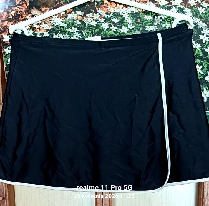 Różne spódniczki damskie.