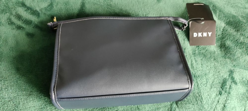 Kosmetyczka DKNY toiletry bag