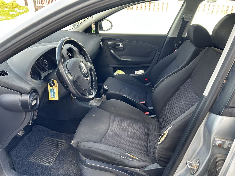 Seat Cordoba cinzento