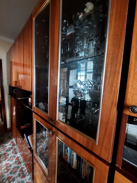 Продаж окремоі половинки будинку  з окремим заіздом .