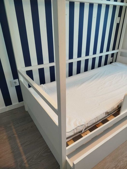 Cama Montessori com gavetão