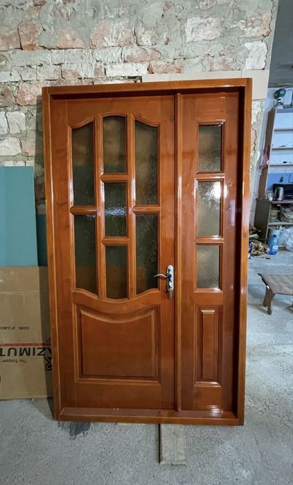 Майстерня по склу у Стрию.Порізка скла та дзеркалаВстановлення у двері