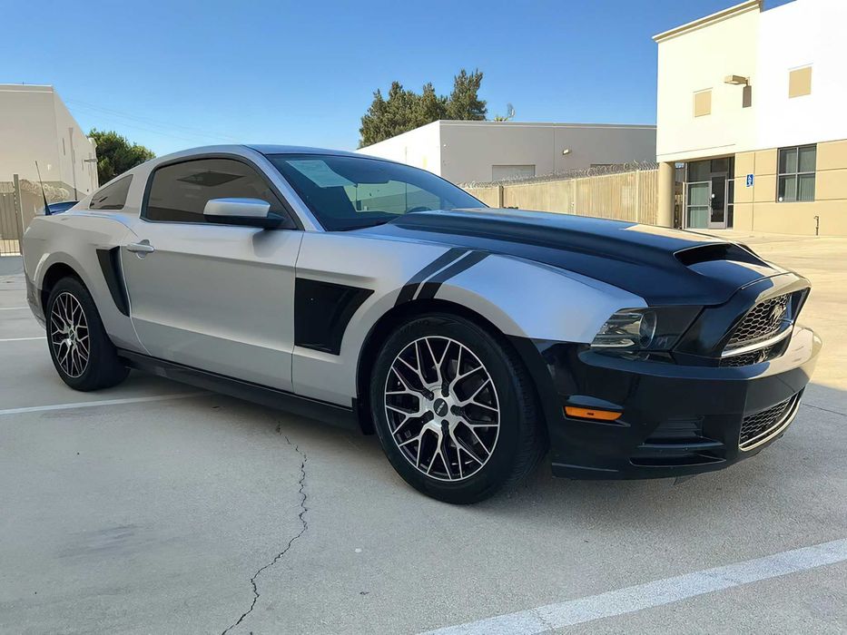 Ford Mustang V6      2014