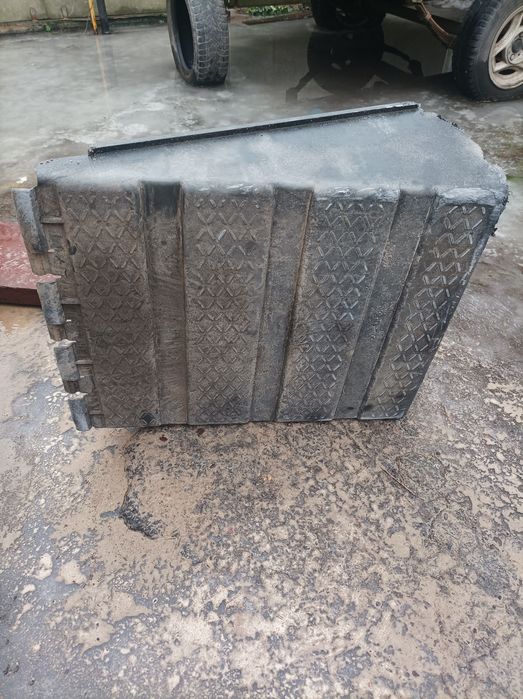 Кришка акумулятора