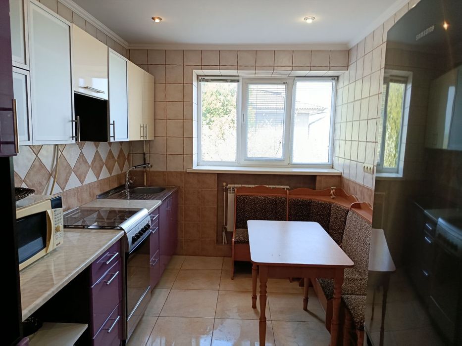 Продаж 2к квартири. з гаражем 30м2 в м. Кіцмань
