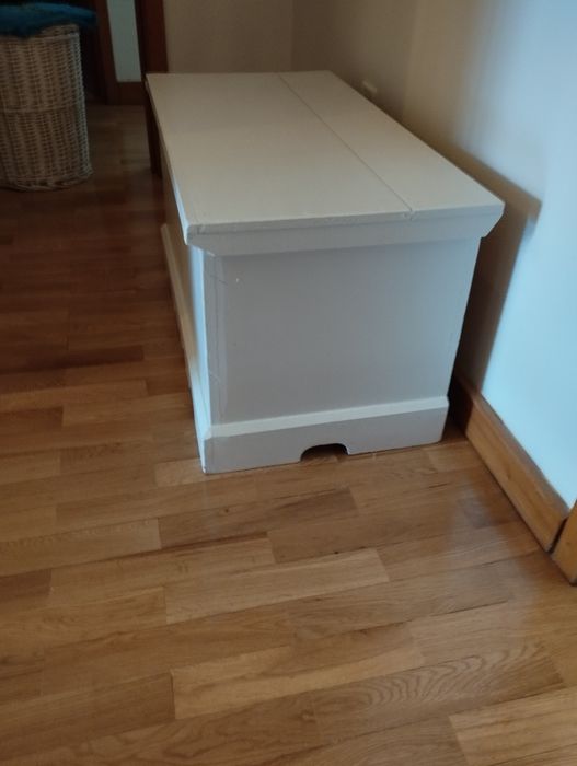 Espelho e baú para arrumação