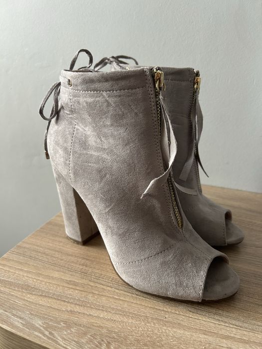 Botki obcas slupek zamek kokardka  odkryte palce bez palcow