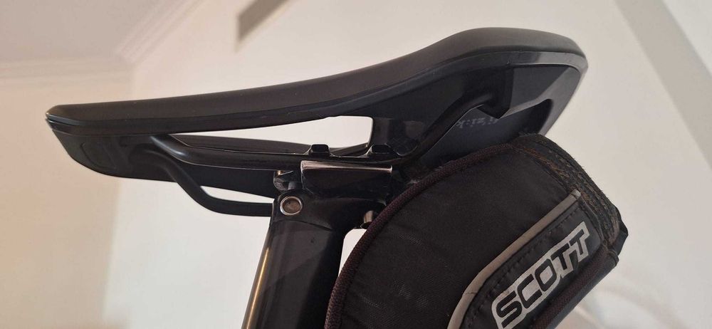 Selim Fizik Argo R5 150mm Preto