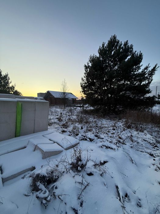 Продаж земельної ділянки з фундаментом під будинок