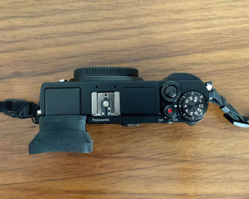 Panasonic Lumix DC-GX9 (corpo) com acessórios — excelente estado