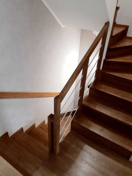 Столяр.Лестницы из натурального дерева бук,ясень,дуб,обшивка ступеней ...