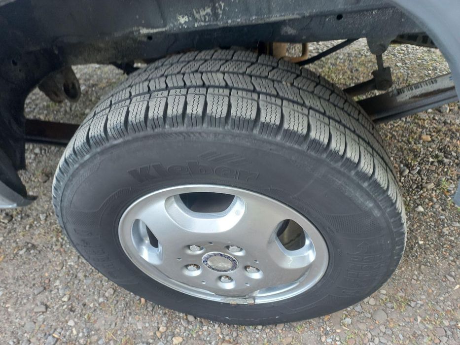 Мерседес Спрінтер середня база 2,7 рік 2004