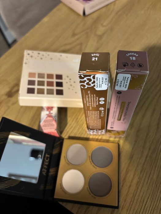 Zestaw kosmetyków do makijażu