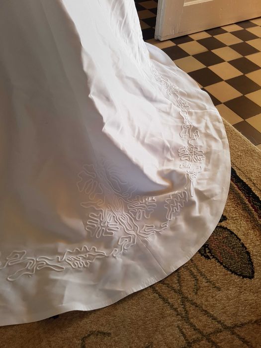 Piękna Suknia ślubna