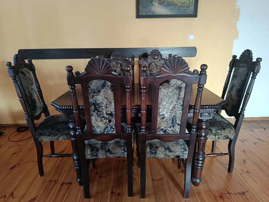 Stół rozkładany plus sześć krzeseł