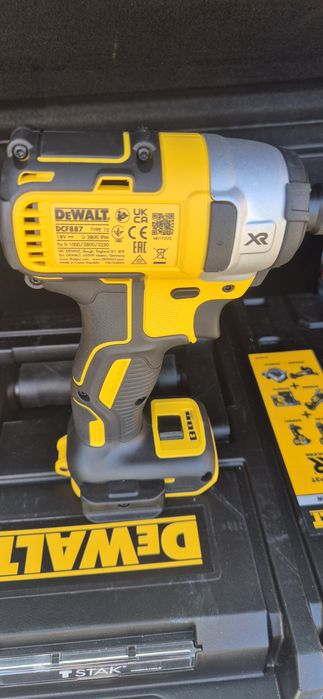 Dewalt zakrentak 18V 887 model