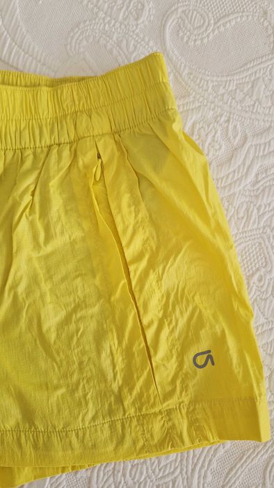 Calções Gap Body Fit amarelos, tamanho S