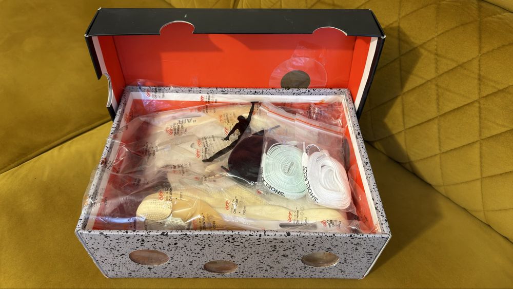 Air Jordan  4 Off-White Sail   r37,5