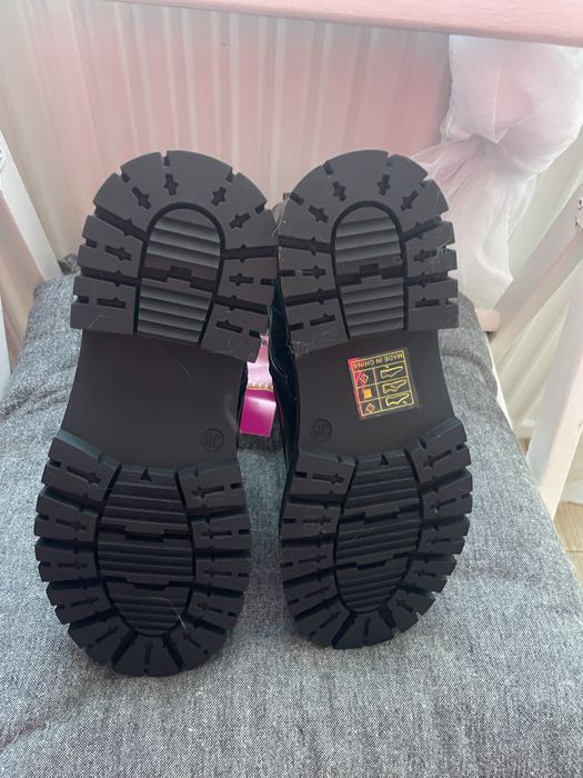Nowe lakierowane botki rozm. 36