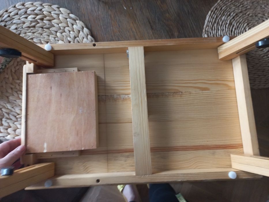 Stolik pod laptopa