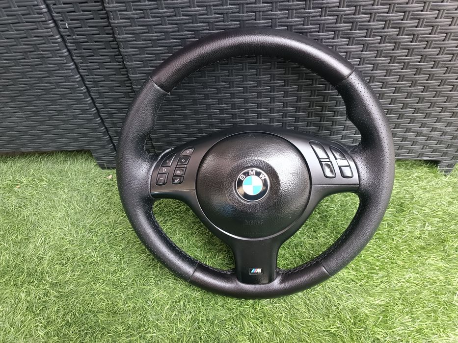 Volante Bmw Pack M Multifunções pele preta e perfurada 
Linha