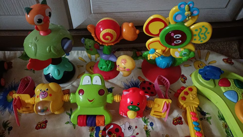 Продам музыкальную   игрушку  для малышей.