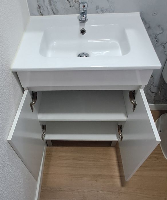 Armário de casa de banho com lavatório