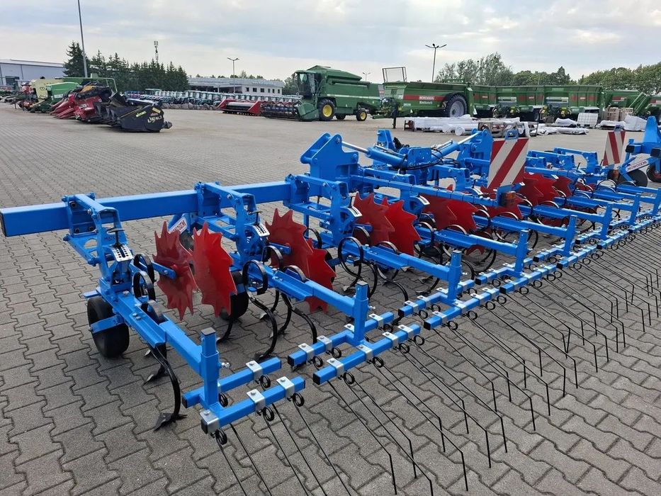 Monosem Multicrop  Pielnik Monosem do kukurydzy 8 rzędów / buraków 12 rzędów po pokazowy