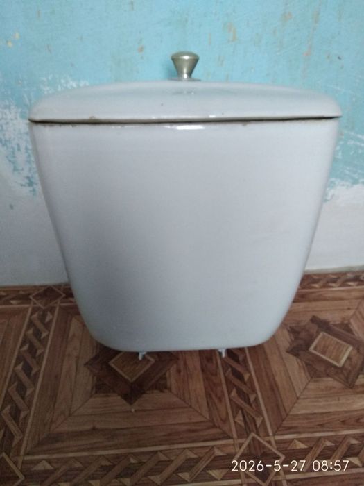 Унітаз з бочком білий керамічний