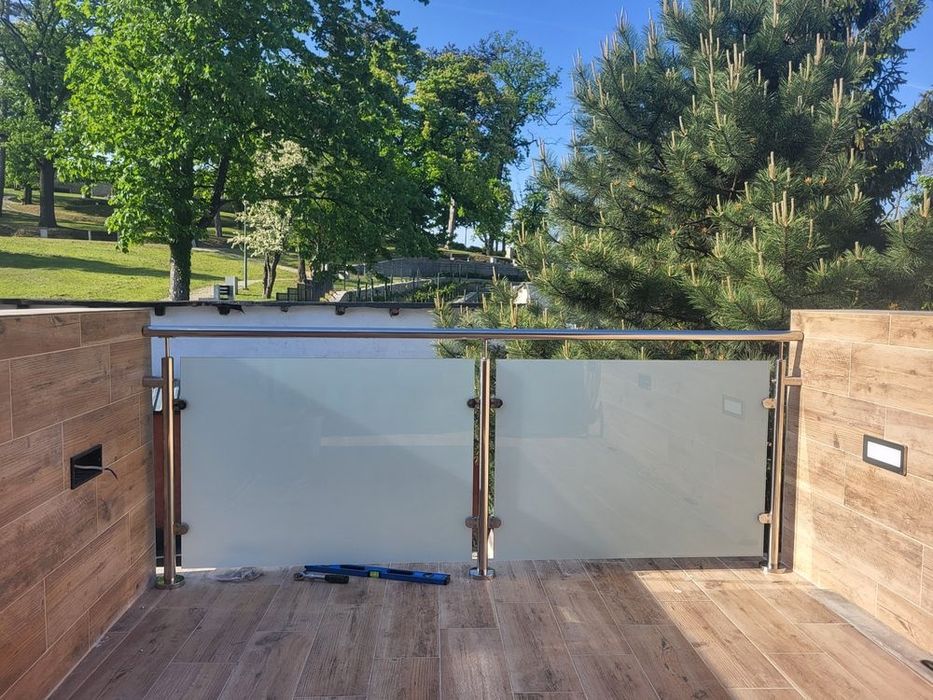 Balustrady stal nierdzewna aluminium szkło panelowe  balkon francuski