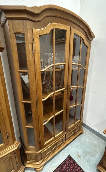 Witryna przeszklona / gablota / serwantka / biblioteka dębowa
